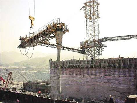 トップベルトコンベヤ（中国三峡ダム工事現場）